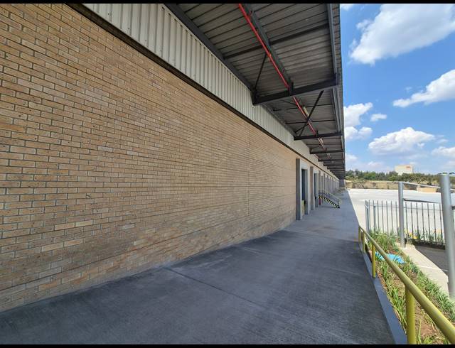7,738M² WAREHOUSE TO LET IN SAMRAND BUSINESS PARK
